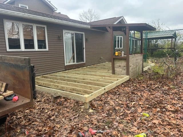 Gallery photos for Stunning Deck Makeover with Elite Construction: Image #2
